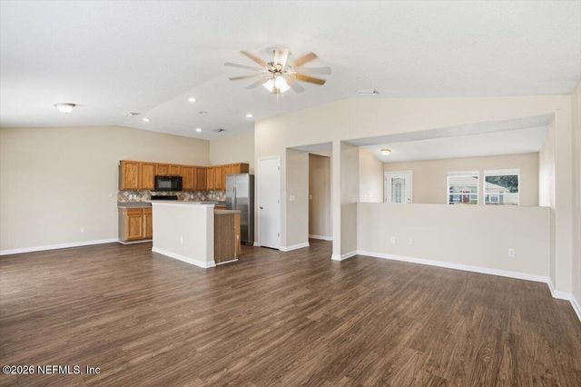 1472 REDBIRD CREEK Drive, Jacksonville, FL 32221