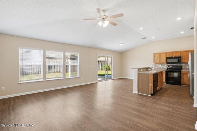 1472 REDBIRD CREEK Drive, Jacksonville, FL 32221