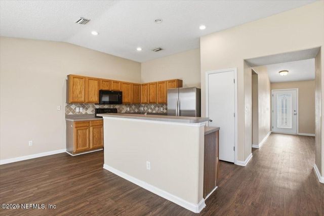 1472 REDBIRD CREEK Drive, Jacksonville, FL 32221