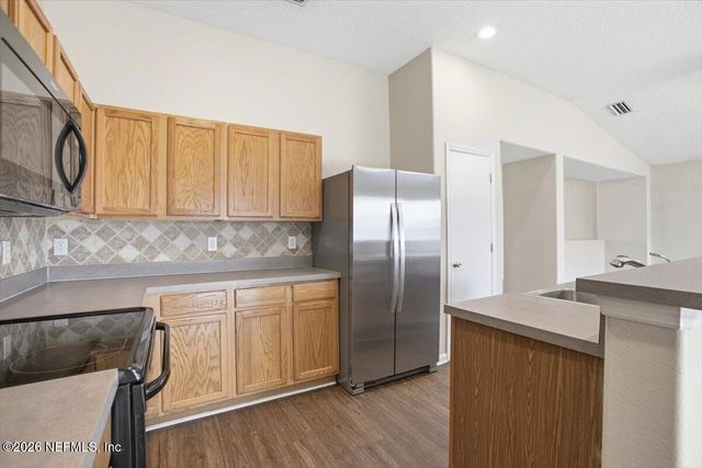 1472 REDBIRD CREEK Drive, Jacksonville, FL 32221