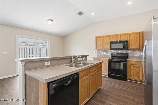 1472 REDBIRD CREEK Drive, Jacksonville, FL 32221