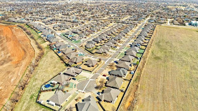 1507 NW 13th Place, Moore, OK 73170