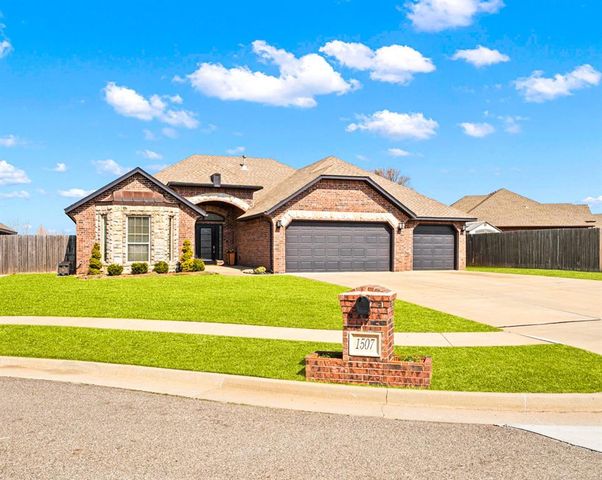 1507 NW 13th Place, Moore, OK 73170