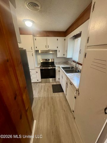 128 Colebrook Avenue, Jackson, MS 39209
