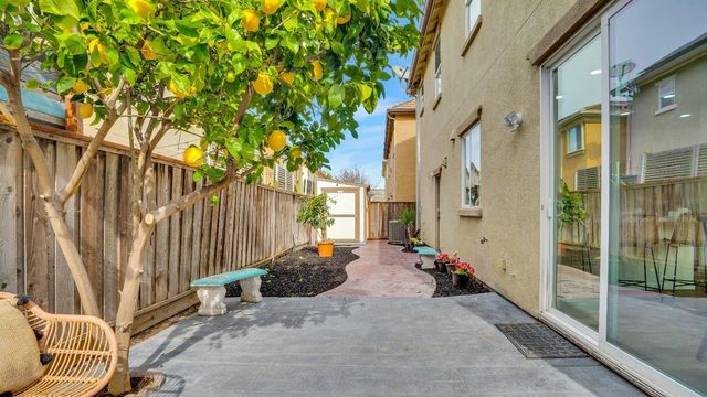 17125 Laurel Oak Ln, Lathrop, CA 95330