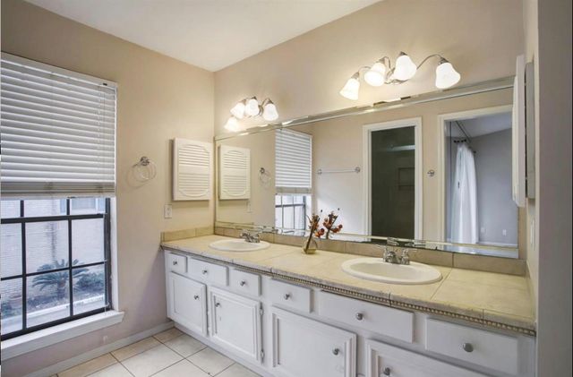 2220 Bering Drive 6, Houston, TX 77057