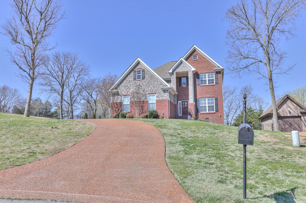 127 Waters Hill Cir, Lebanon, TN 37087