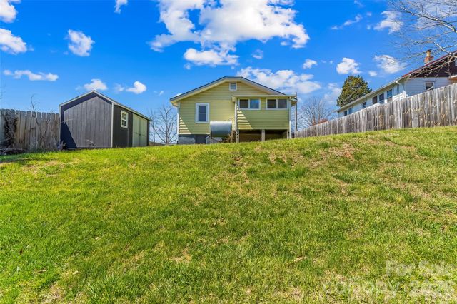 100 Bradley Street, Asheville, NC 28806