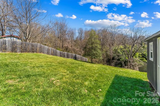 100 Bradley Street, Asheville, NC 28806