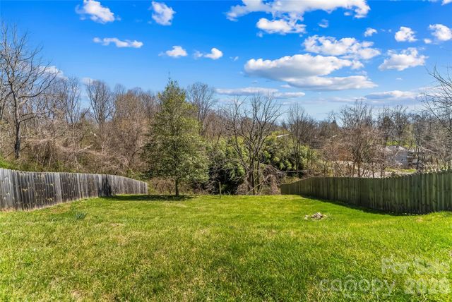 100 Bradley Street, Asheville, NC 28806