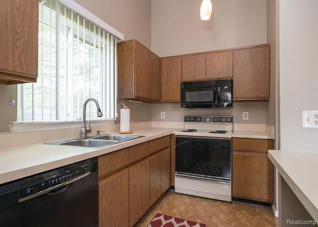 61957 Ticonderoga Drive 1, South Lyon, MI 48178