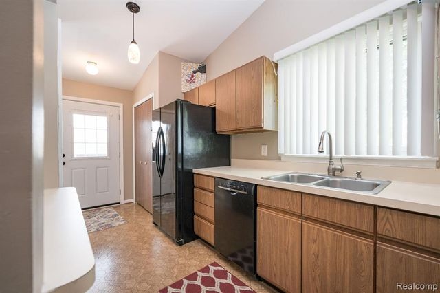 61957 Ticonderoga Drive 1, South Lyon, MI 48178