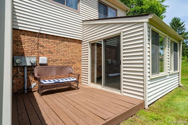 61957 Ticonderoga Drive 1, South Lyon, MI 48178