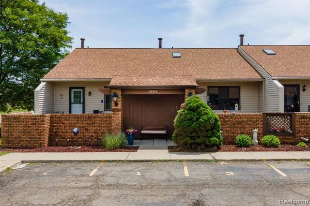 61957 Ticonderoga Drive 1, South Lyon, MI 48178