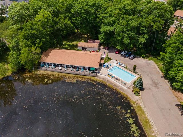 61957 Ticonderoga Drive 1, South Lyon, MI 48178