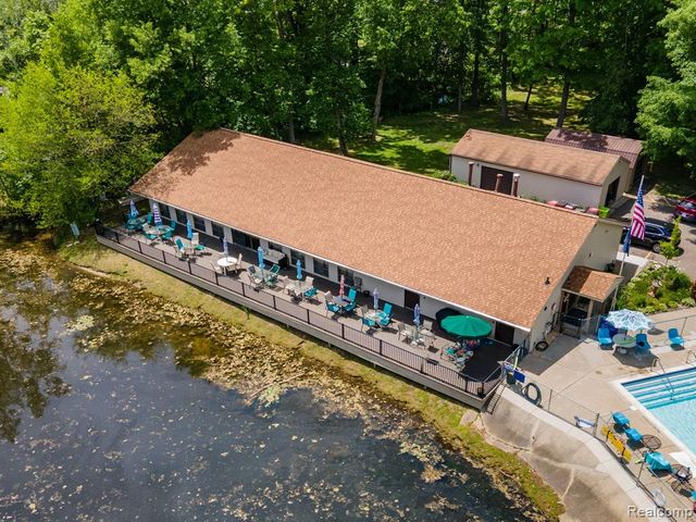 61957 Ticonderoga Drive 1, South Lyon, MI 48178