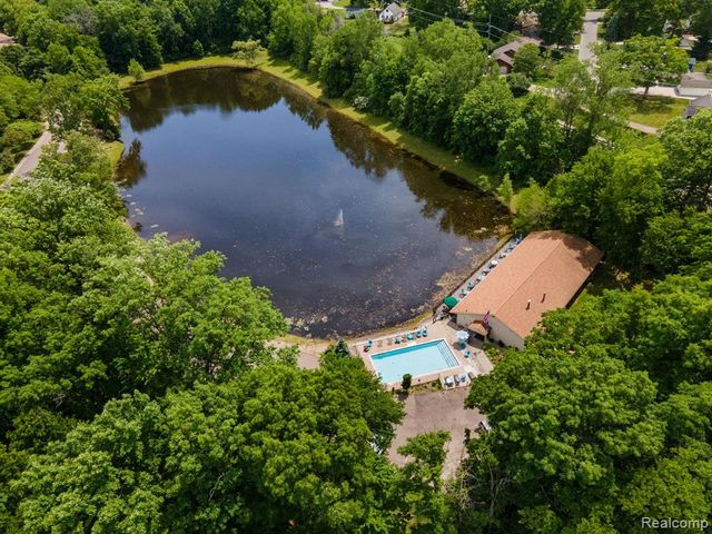 61957 Ticonderoga Drive 1, South Lyon, MI 48178