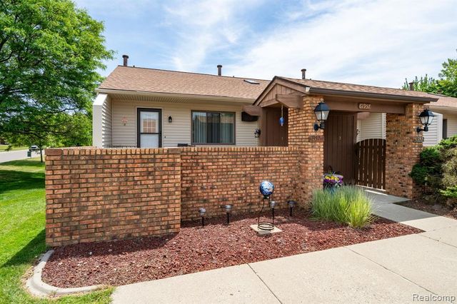 61957 Ticonderoga Drive 1, South Lyon, MI 48178