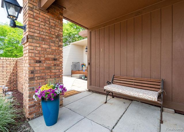 61957 Ticonderoga Drive 1, South Lyon, MI 48178