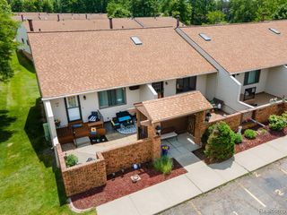 61957 Ticonderoga Drive 1, South Lyon, MI 48178