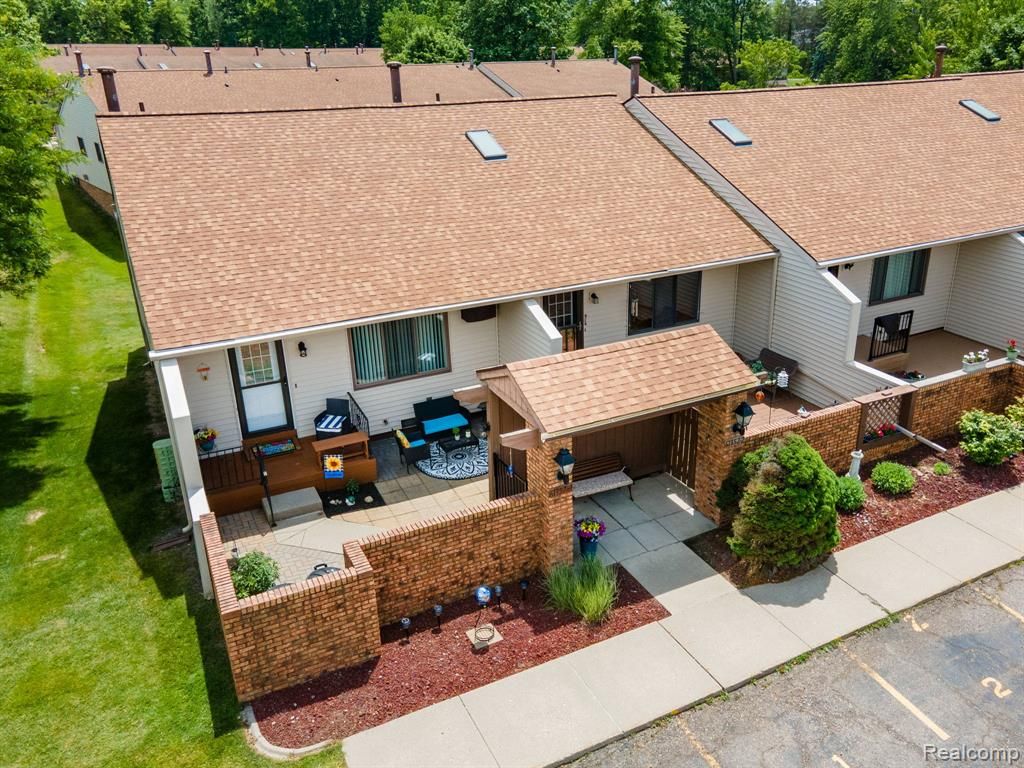 61957 Ticonderoga Drive 1, South Lyon, MI 48178