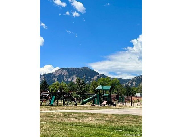 325 Mohawk Dr, Boulder, CO 80303