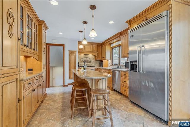 670 Swathmore Lane, Paramus, NJ 07652