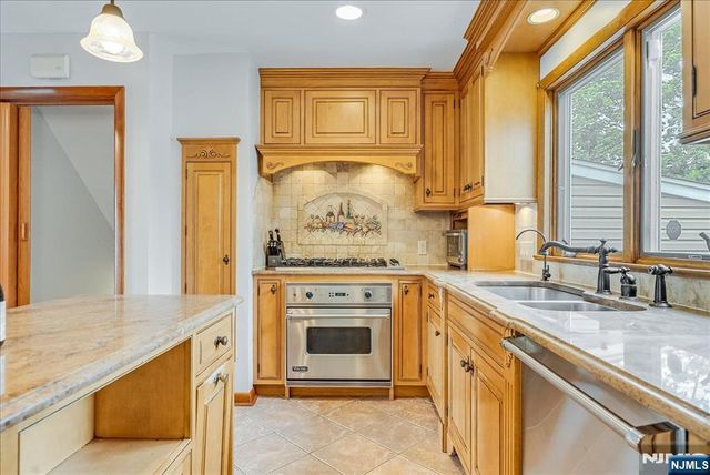 670 Swathmore Lane, Paramus, NJ 07652