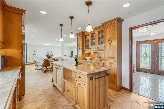 670 Swathmore Lane, Paramus, NJ 07652