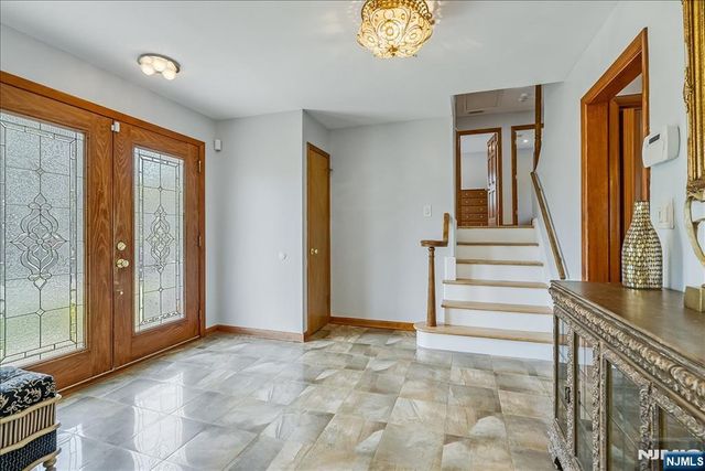 670 Swathmore Lane, Paramus, NJ 07652