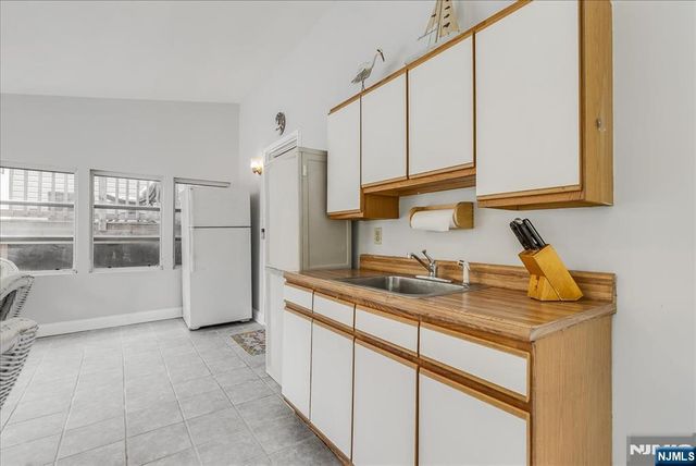 670 Swathmore Lane, Paramus, NJ 07652