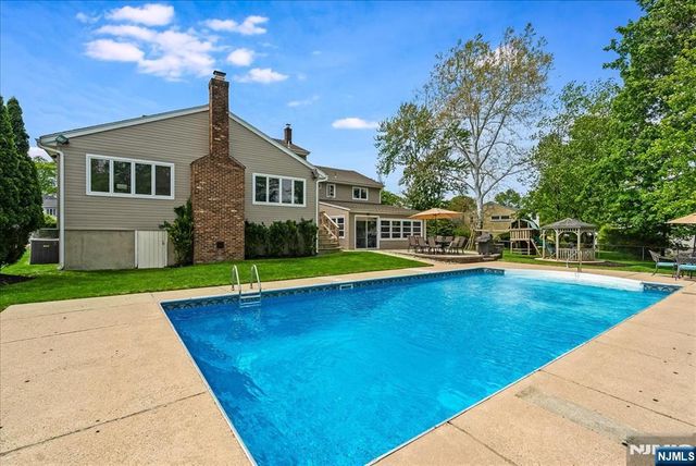 670 Swathmore Lane, Paramus, NJ 07652
