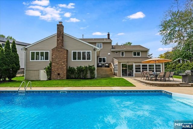 670 Swathmore Lane, Paramus, NJ 07652