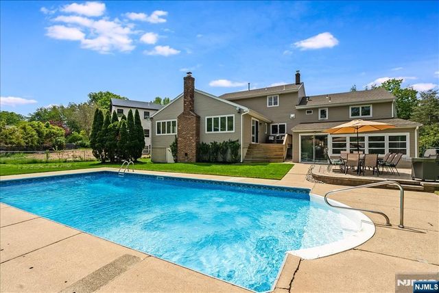 670 Swathmore Lane, Paramus, NJ 07652