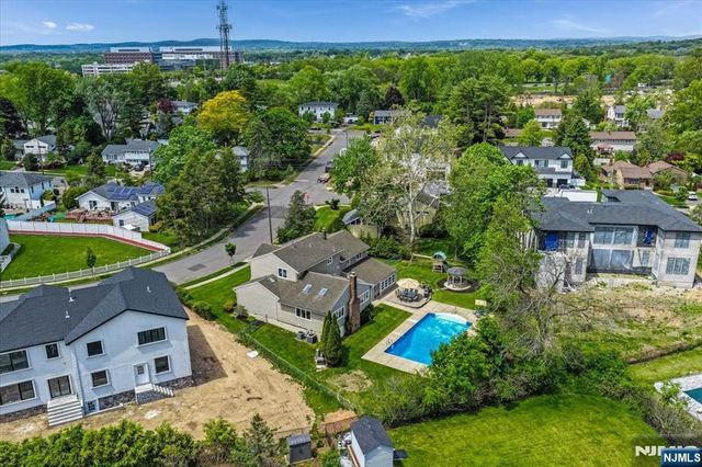 670 Swathmore Lane, Paramus, NJ 07652