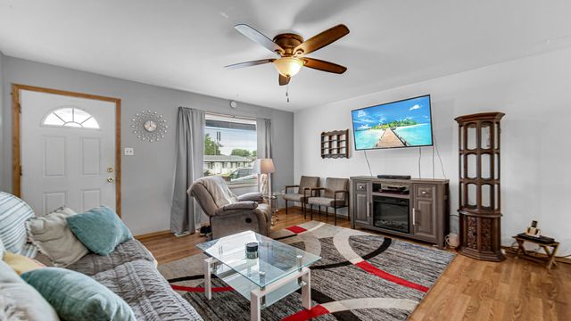 422 Saginaw Drive, Valparaiso, IN 46385