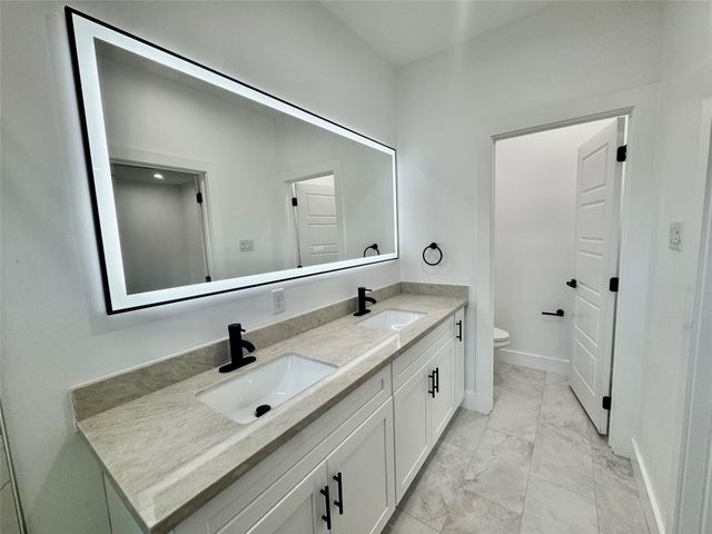 6821 Liverpool St A, Houston, TX 77021