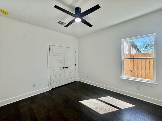 6821 Liverpool St A, Houston, TX 77021