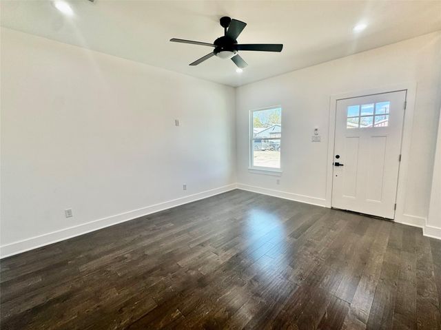 6821 Liverpool St A, Houston, TX 77021