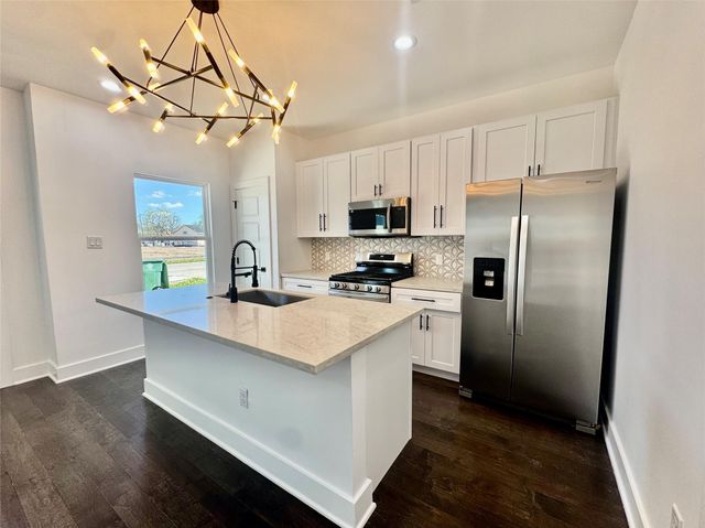 6821 Liverpool St A, Houston, TX 77021