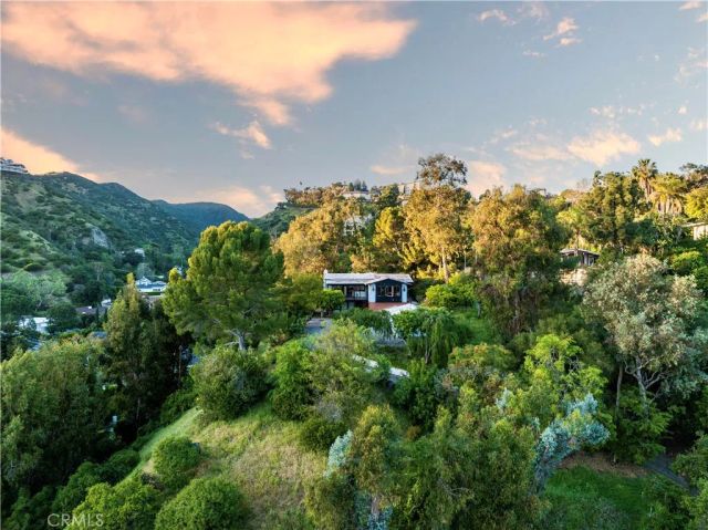 1000 N Bundy, Los Angeles, CA 90049