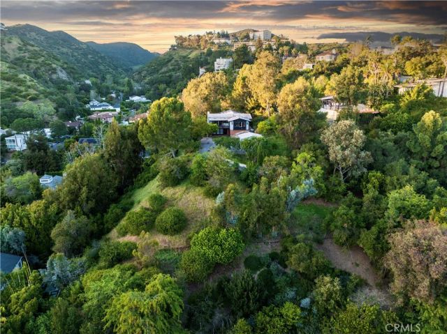 1000 N Bundy, Los Angeles, CA 90049