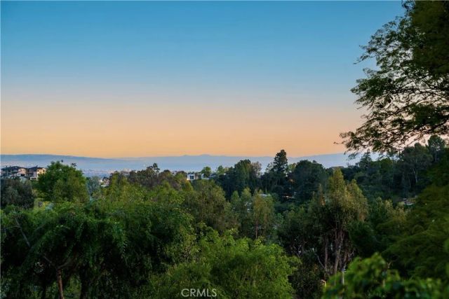 1000 N Bundy, Los Angeles, CA 90049