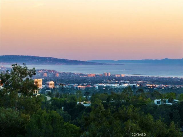 1000 N Bundy, Los Angeles, CA 90049