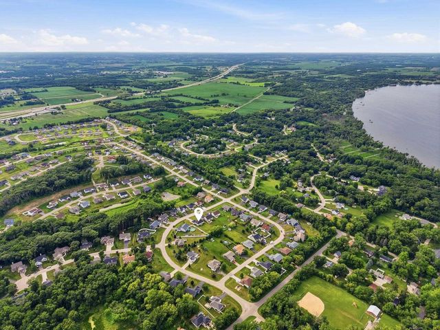 11326 N Crestwood Drive, Edgerton, WI 53534