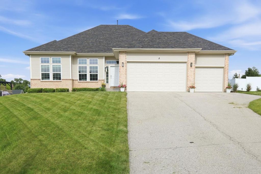 11326 N Crestwood Drive, Edgerton, WI 53534