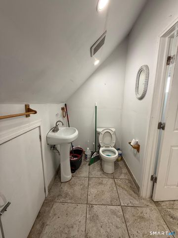 87-89 Astoria Avenue 3, Bridgeport, CT 06604