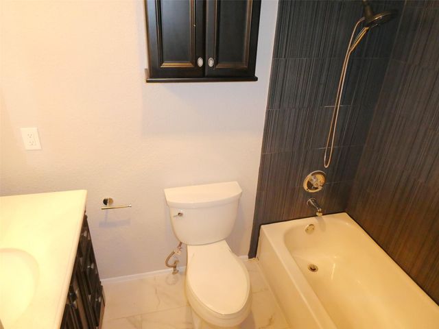 8400 JAMESTOWN DR 204, Austin, TX 78758