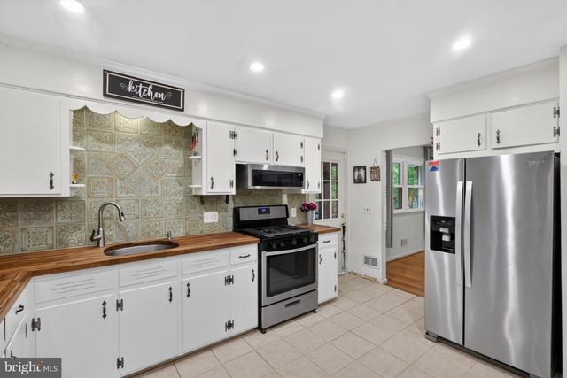 14 COOPER RUN DR, Cherry Hill, NJ 08003