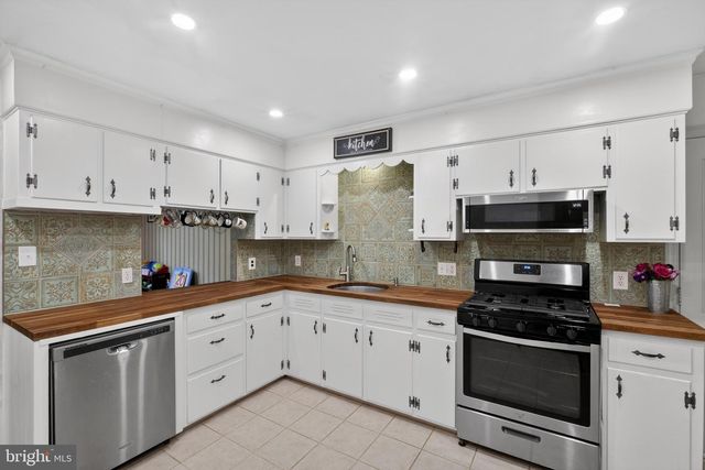 14 COOPER RUN DR, Cherry Hill, NJ 08003